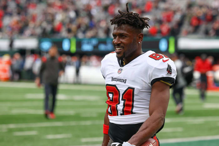 2022: Antonio Brown quits Bucs, NFL in bizarre fashion