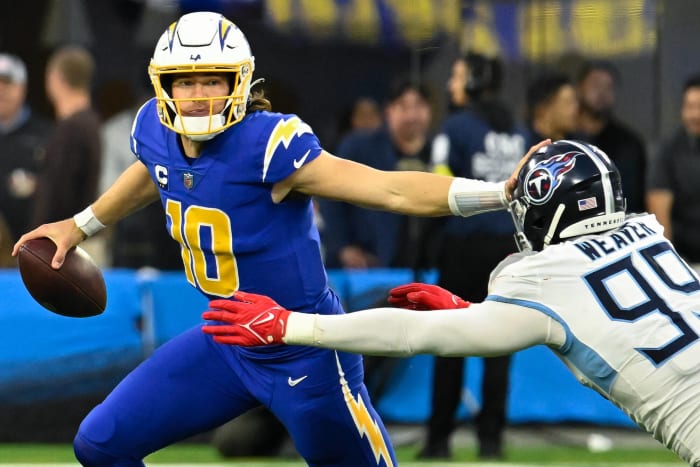 LA CHARGERS (8-6) AT INDIANAPOLIS (4-9-1) (Monday, 8:15 p.m. ET)