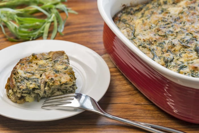 Cheesy spinach-artichoke egg bake