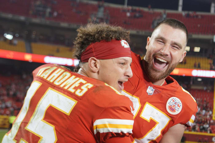 Kelce making Chiefs' post-Hill experiment work