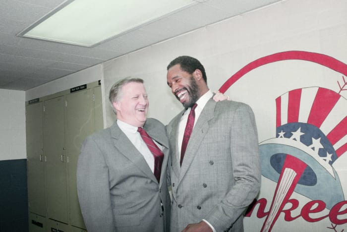1980: Dave Winfield signs 10-year deal with Yankees