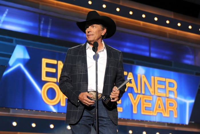 George Strait wins Entertainer of the Year right after his last concert