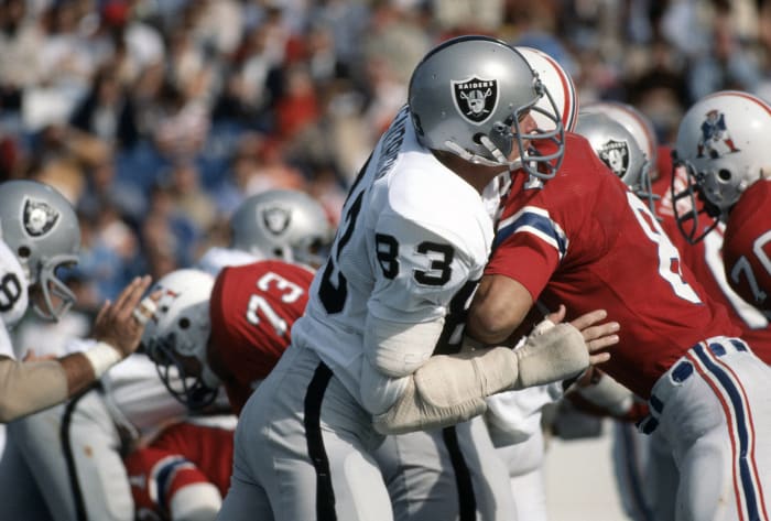 1976: Patriots 48, Raiders 17