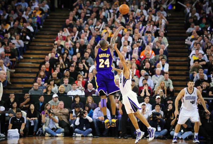 Men's Nike Kobe Bryant White Los Angeles Lakers Iconic Moments - T-Shirt