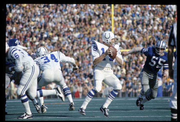 Super Bowl V: Johnny Unitas, Baltimore Colts, and Craig Morton, Dallas Cowboys