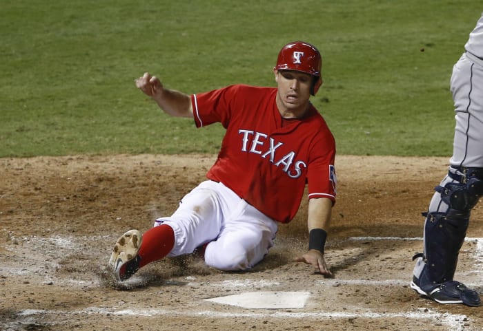 Texas Rangers great Ian Kinsler throws out first pitch wearing