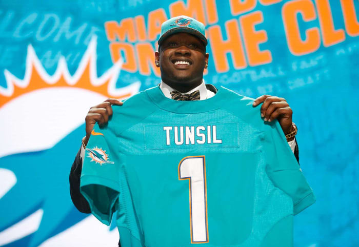 2016: Laremy Tunsil plunges due to viral video