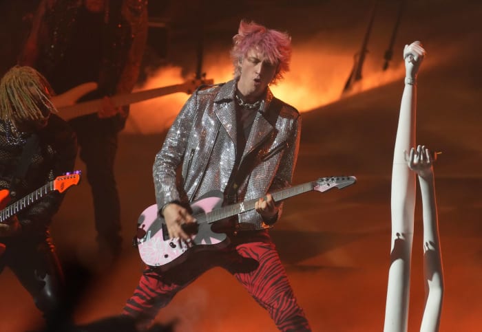 Machine Gun Kelly — 'Mainstream Sellout'