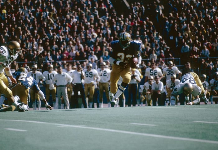 Tony Dorsett, Pittsburgh vs. Notre Dame (1975)