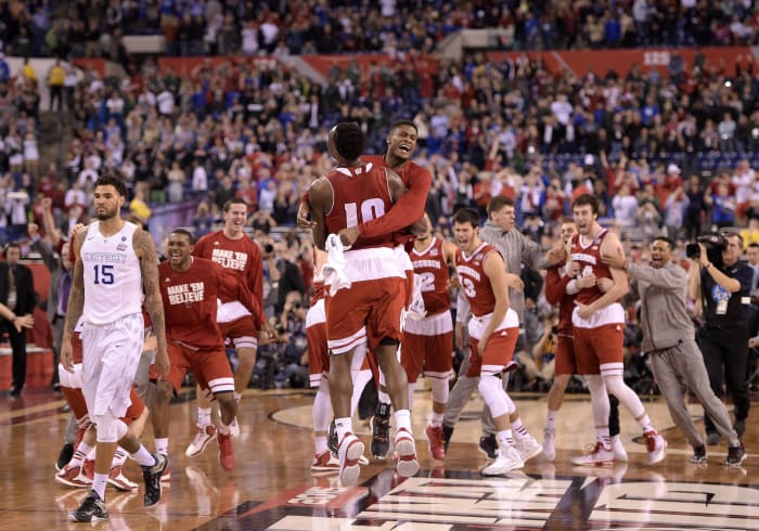 Badgers halt Wildcats' run at perfection (2015)