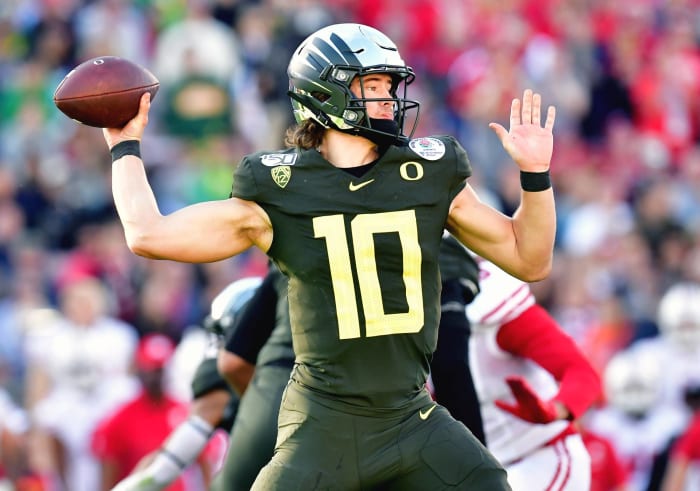 NO. 6 | CHARGERS: Oregon QB Justin Herbert