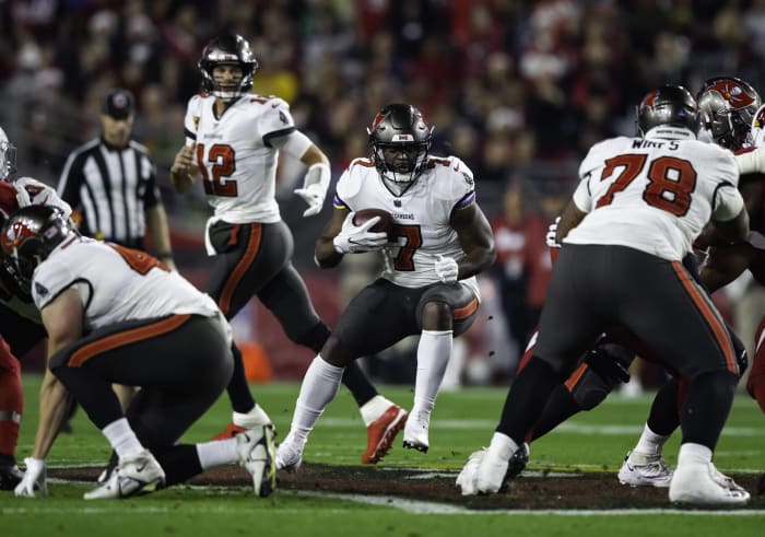 NFL Week 16 grades from across the league 4 Fournette dusts off 'Playoff Lenny' form to save Bucs