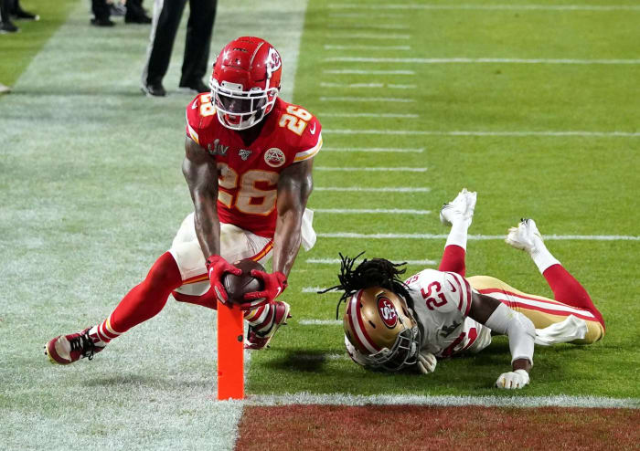 Chiefs close 10-point deficit in Super Bowl (Feb. 2)