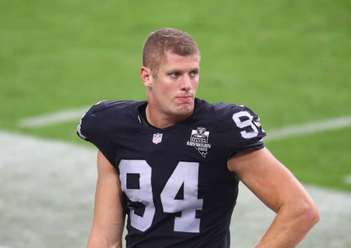 Jugadores famosos de la NFL que podrían ser cancelados después del campamento de entrenamiento 16 Carl Nassib, DE, Raiders