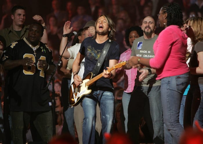 2006: Keith Urban’s Hurricane Katrina tribute