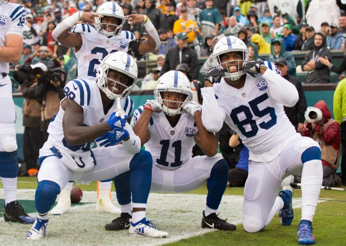 Indianapolis Colts: Luck needs more help