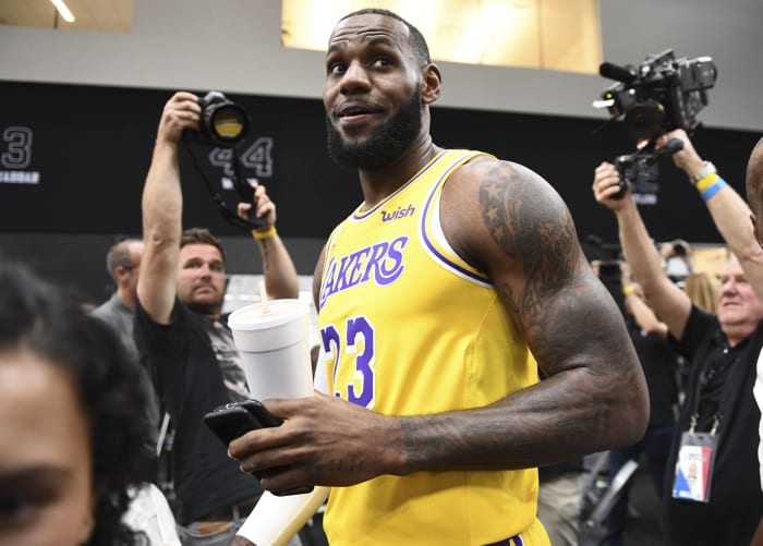 Los Angeles Lakers (+1,000)