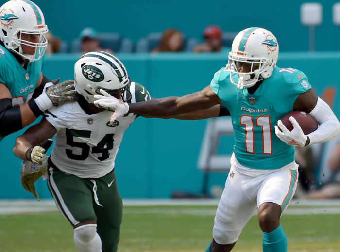 The Philadelphia Eagles will sign DeVante Parker