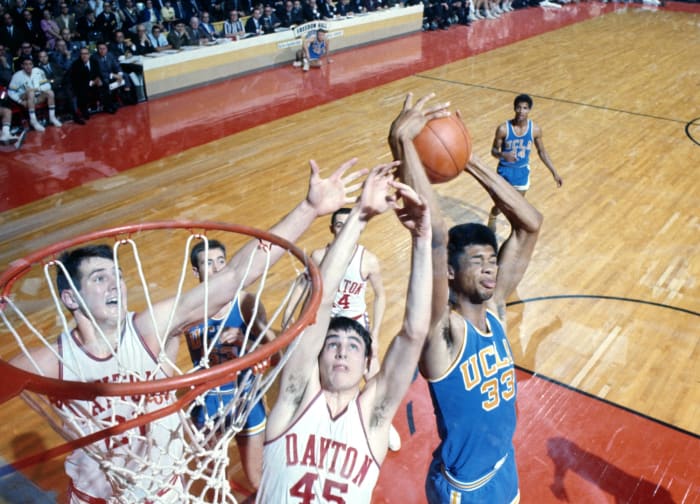 What happened to the teams that entered the NCAA tournament undefeated