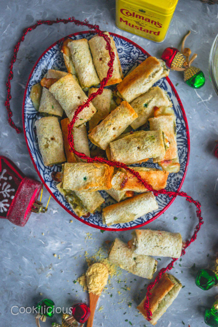 Baked bread and chutney rolls