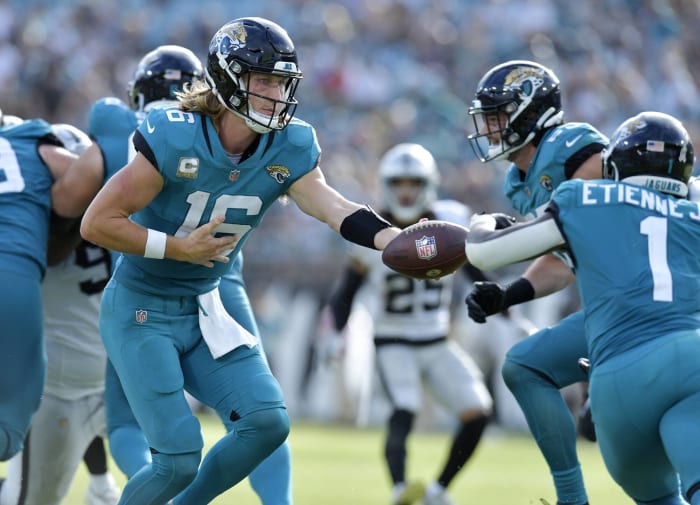 Jaguars' Clemson duo drives comeback