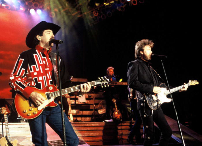 Brooks & Dunn - "Neon Moon"