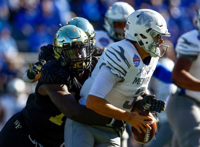 Tennessee Titans: Carlos Basham, DE, Wake Forest