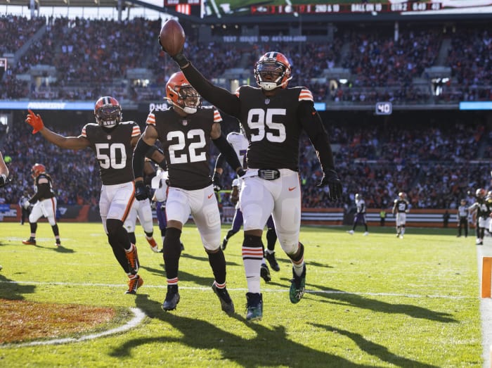 Myles Garrett dominance buys Browns more time