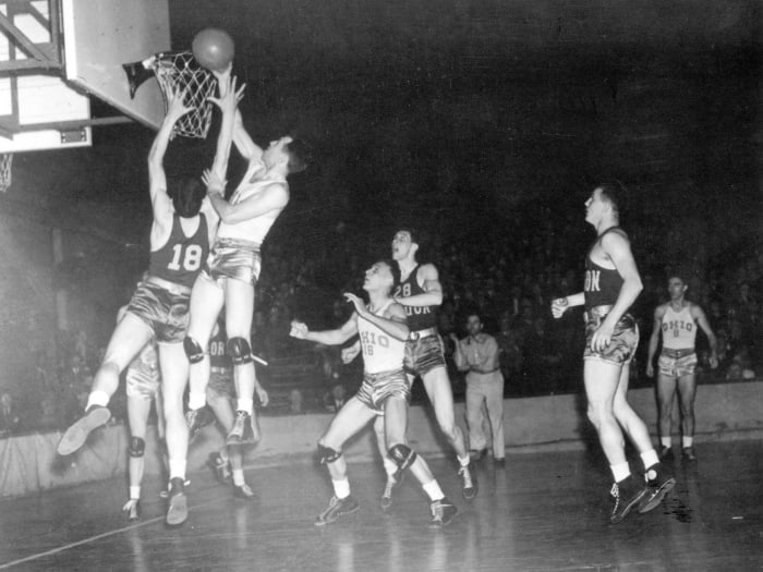 1939: Oregon wins first NCAA tournament