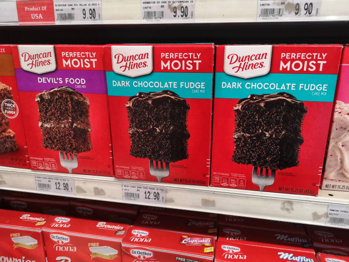 Duncan Hines Cake Mixes + Frostings