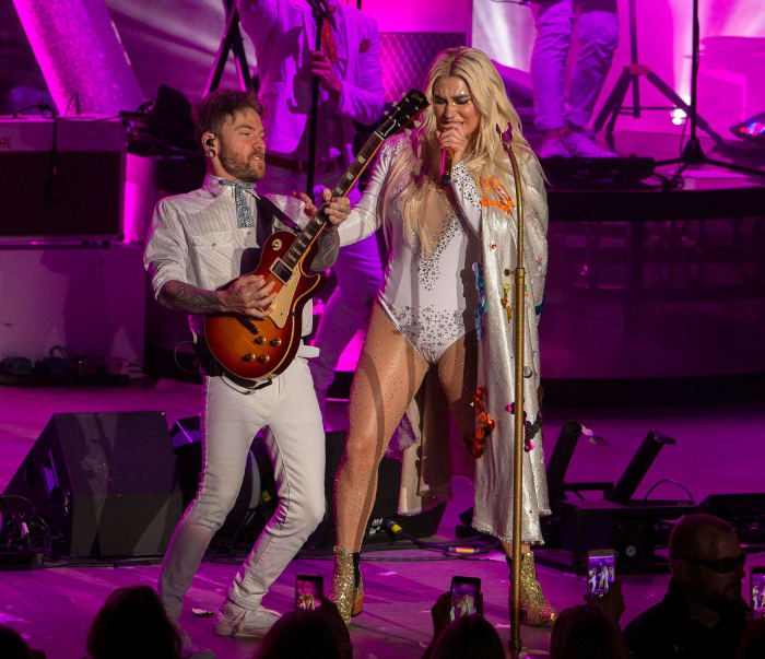 Kesha - "Rainbow" (2017)