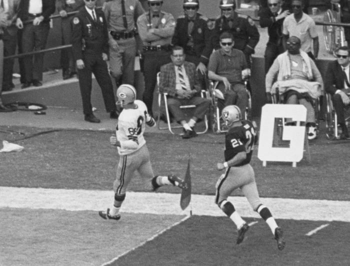 Super Bowl XI: Early fumble at goal line sank Vikings, lifted Raiders