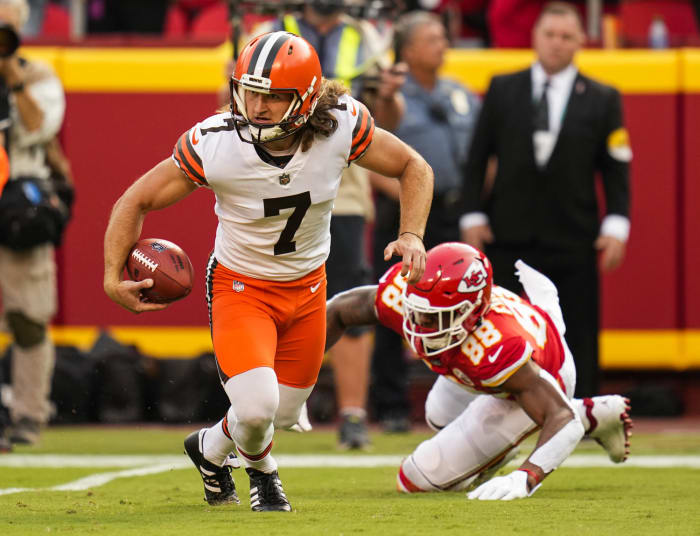 Browns narrow gap with Chiefs, even in defeat