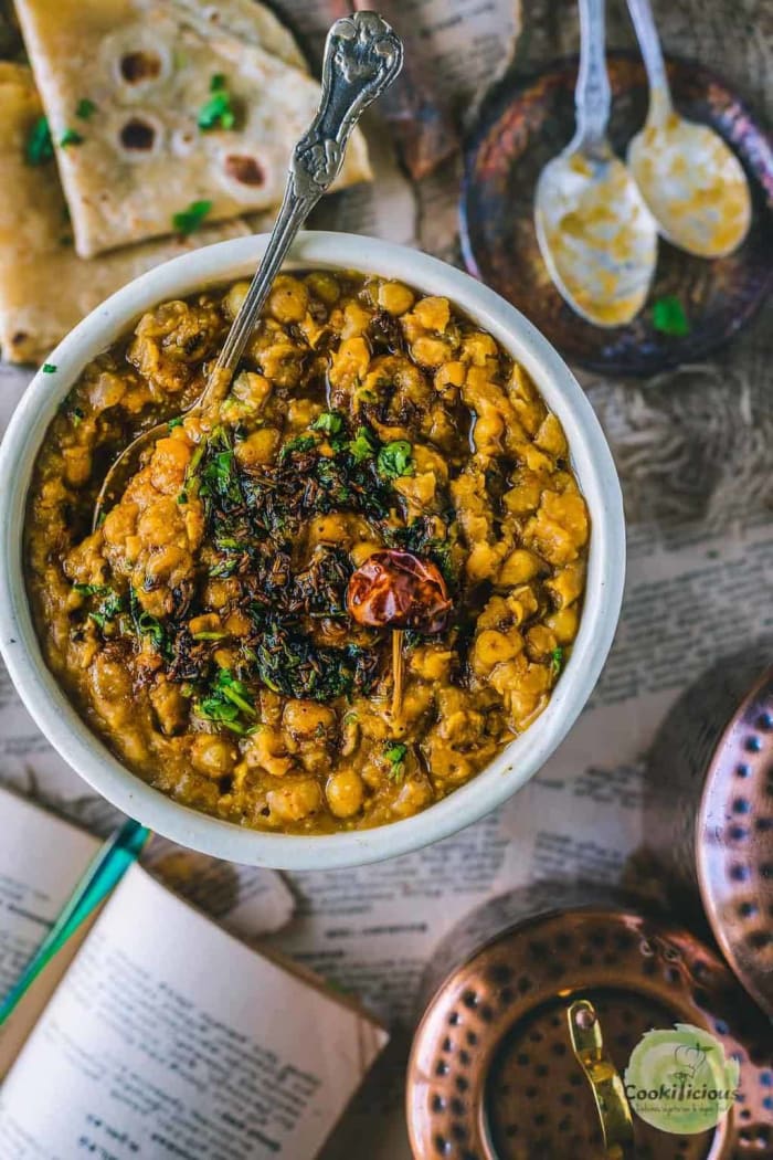 Yellow peas curry chili