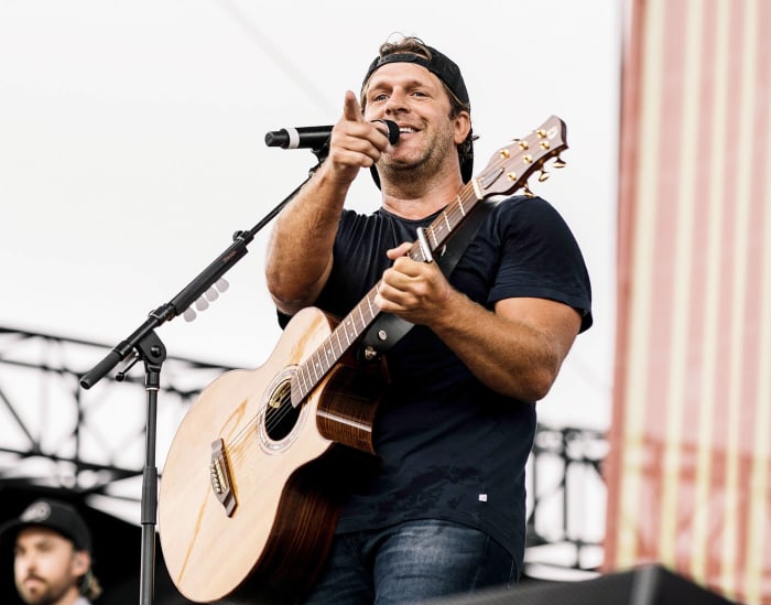 2013: Billy Currington's elder abuse arrest