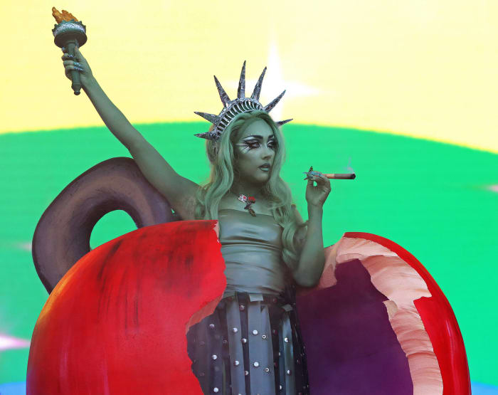 Chappell Roan, “HOT TO GO!”