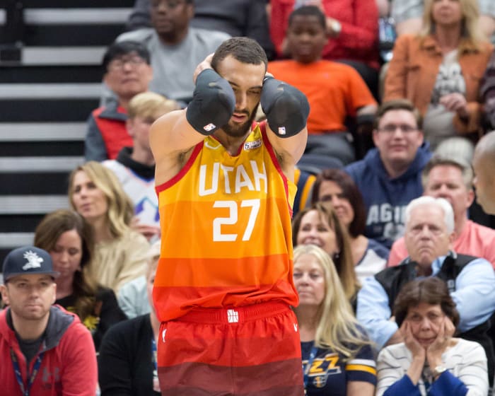 Rudy Gobert touches all the microphones, tests positive