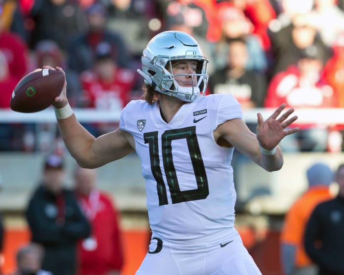 Oregon Ducks: Can Justin Herbert win the Heisman Trophy? Vegas