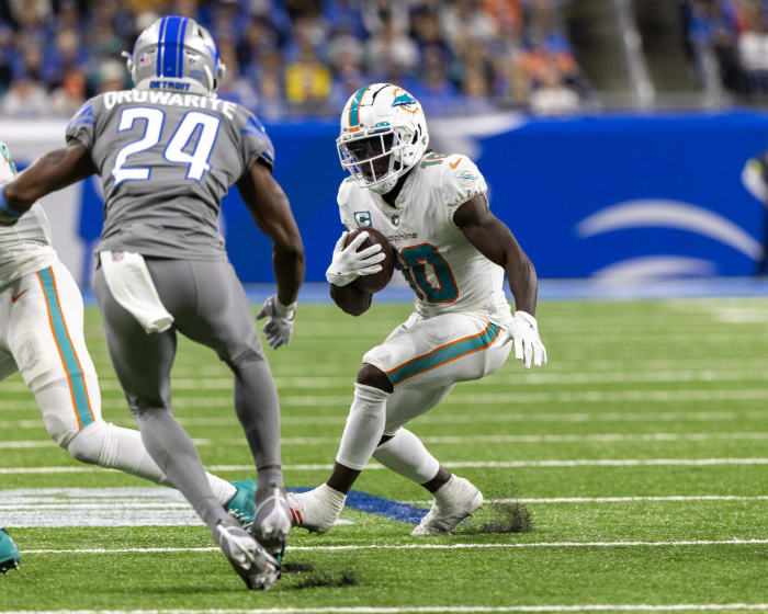 Tyreek Hill reshaping Dolphins' passing attack