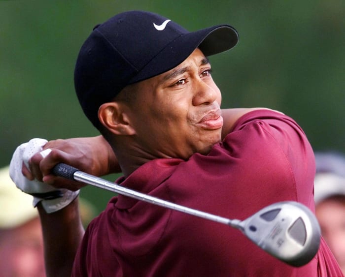 2001: Tiger establishes lead at 11th hole