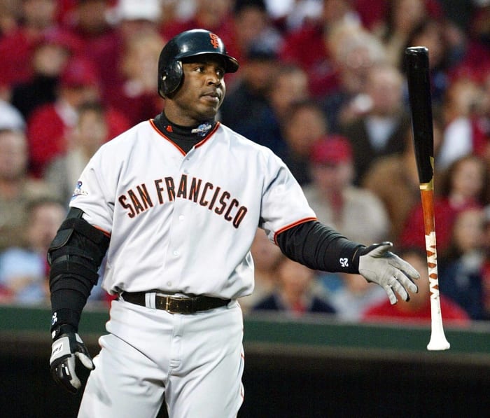 2002 WS Gm2: Bonds hits a monster shot to right field 