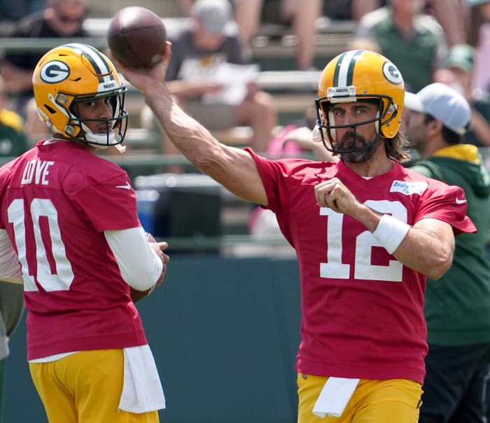 Aaron Rodgers finding new weapons