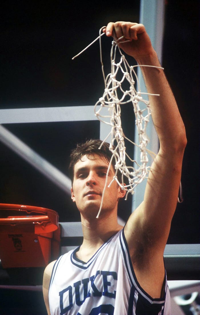 There's the pass to Laettner...