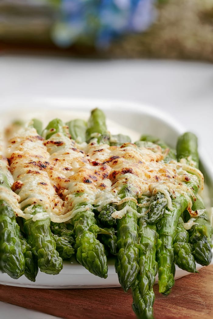 Cheesy asparagus