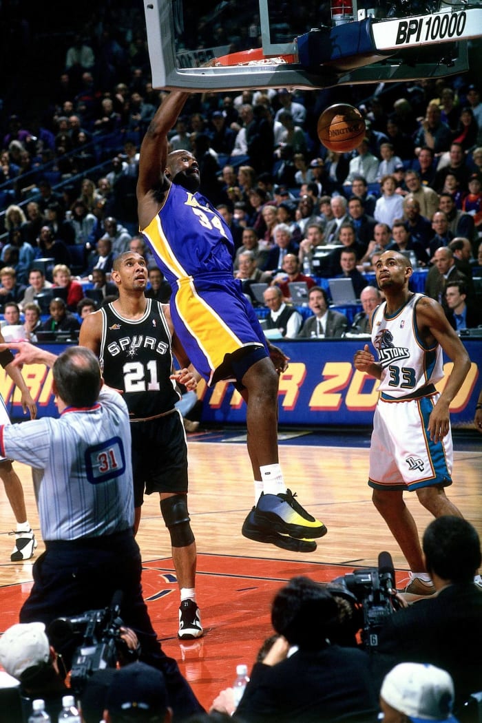 Shaquille O'Neal AND Tim Duncan (2000)