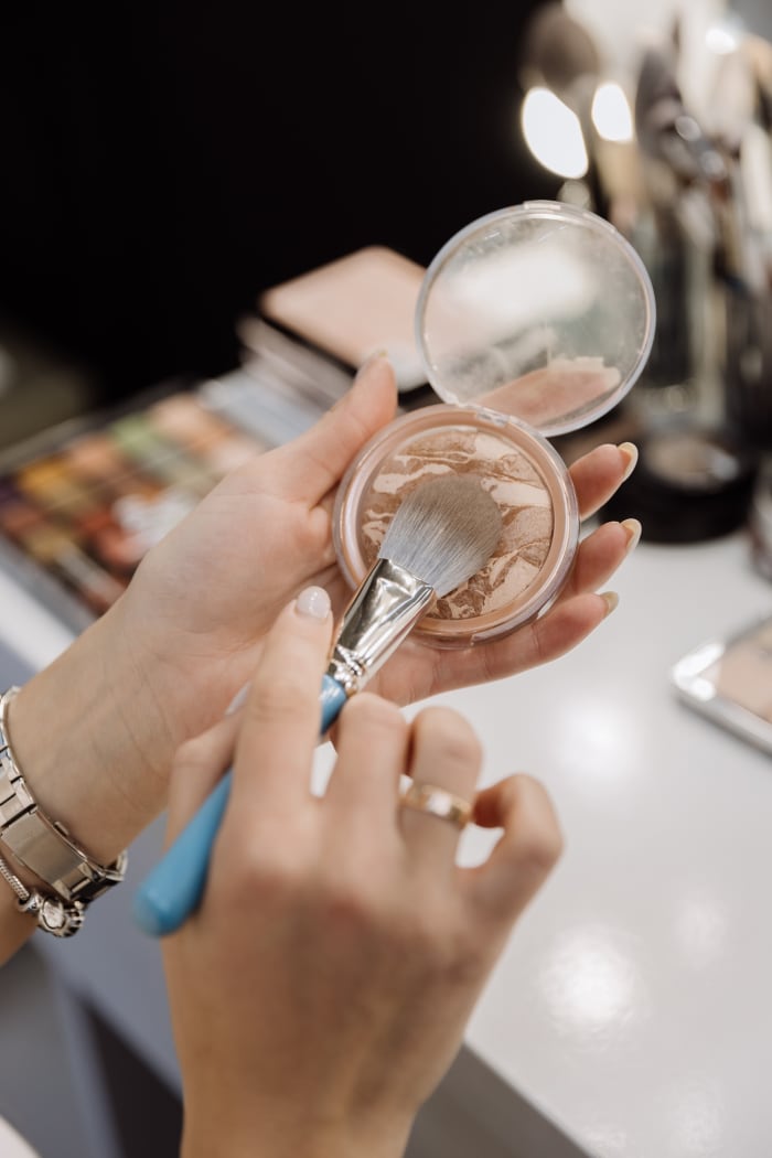 Confusing bronzer and contour