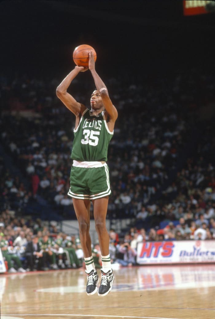 Reggie Lewis (7,902)