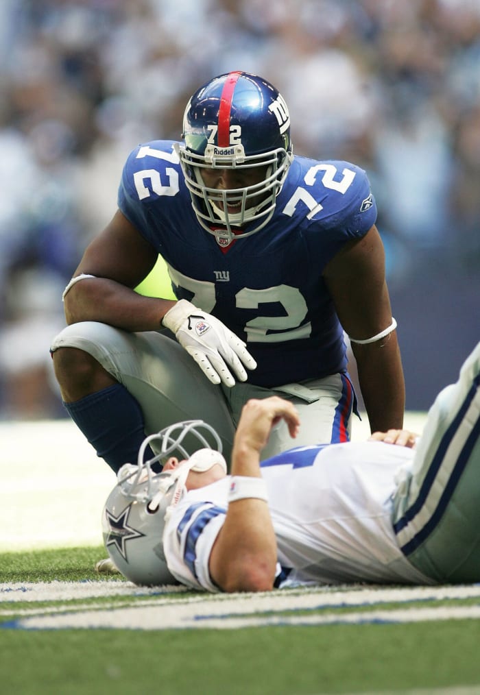 Osi Umenyiora (AV: 66)