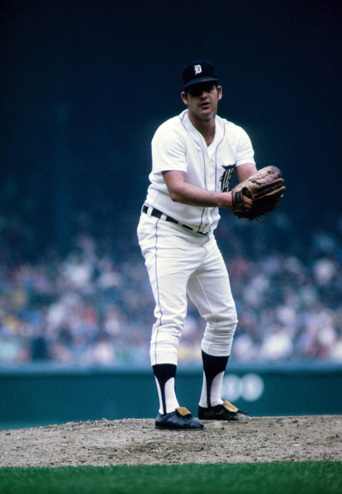 Former Detroit Tigers pitcher Mickey Lolich enjoys his time with fans 