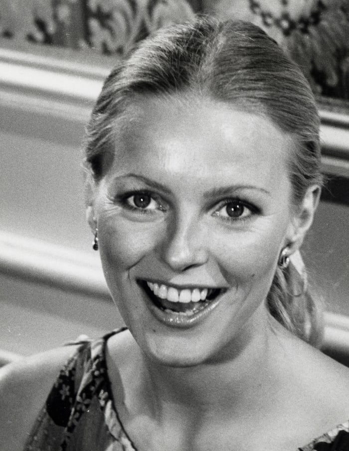 Super Bowl XIV: Cheryl Ladd